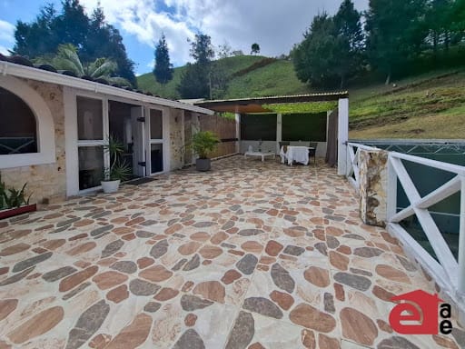 Casa de 5 alcobas en arriendo en La Honda, Guarne · foto 16 de 24