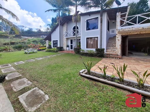 Casa de 5 alcobas en arriendo en La Honda, Guarne · foto 18 de 24
