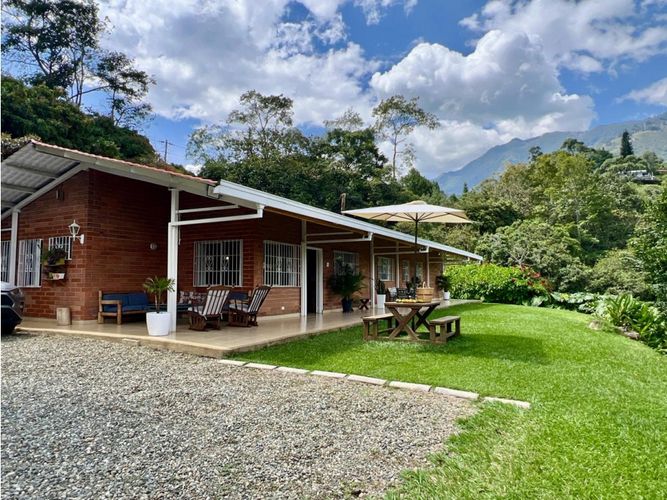 Finca en venta en La Candelaria, Copacabana, 300 m² · foto 2 de 24