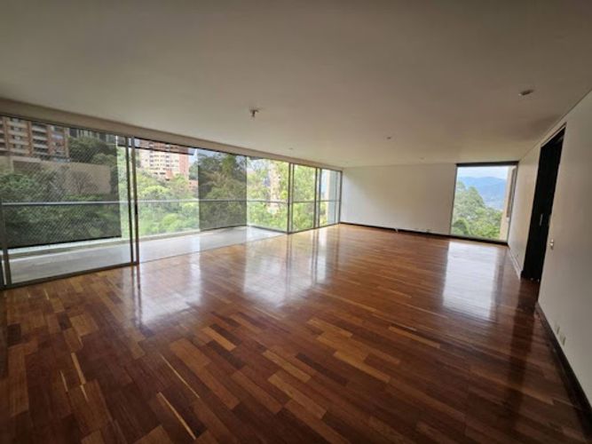 Apartamento de 3 alcobas en arriendo en La Calera, Medellín, 260 m² · foto 2 de 24