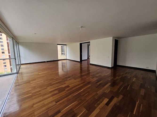 Apartamento de 3 alcobas en arriendo en La Calera, Medellín, 260 m² · foto 3 de 24
