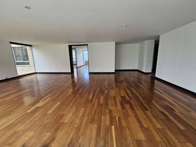 Apartamento de 3 alcobas en arriendo en La Calera, Medellín, 260 m² · foto 6 de 24