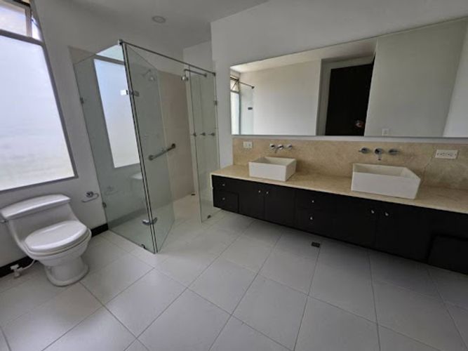 Apartamento de 3 alcobas en arriendo en La Calera, Medellín, 260 m² · foto 18 de 24