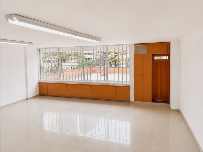Local en venta en Manila, Medellín, 226 m² · foto 2 de 12