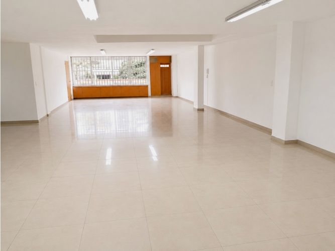 Local en venta en Manila, Medellín, 226 m² · foto 3 de 12