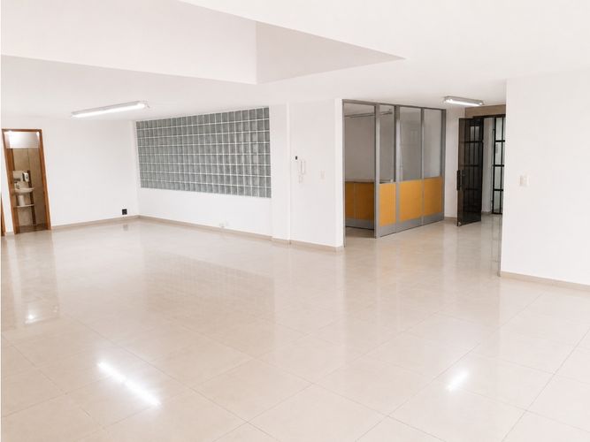 Local en venta en Manila, Medellín, 226 m² · foto 9 de 12