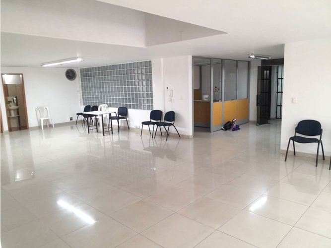 Local en venta en Manila, Medellín, 226 m² · foto 10 de 12