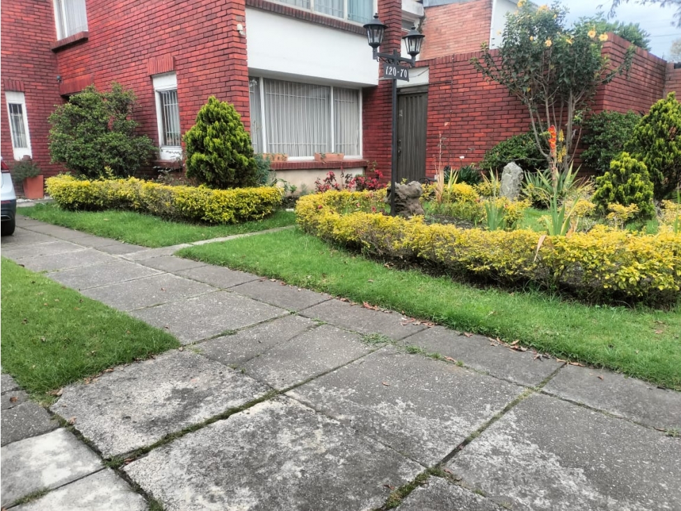 Casa en venta en Niza, Bogotá · foto 2 de 18