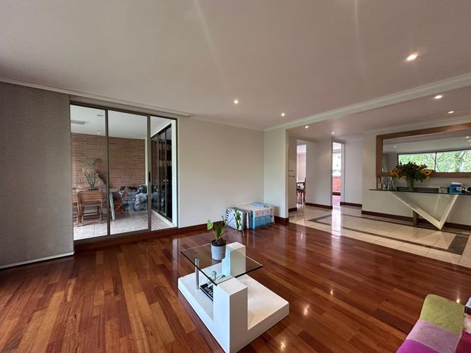 Apartamento de 4 alcobas en venta en El Poblado, Medellín, 240 m² · foto 1 de 20