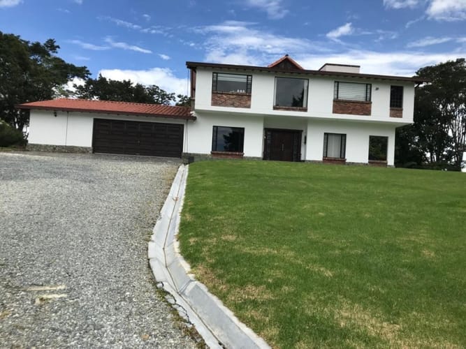 Casa de 4 alcobas en venta en Altos Del Poblado, Medellín, 430 m² · foto 2 de 14