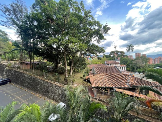 Apartamento de 3 alcobas en venta en Las Lomas, Medellín, 135 m² · foto 2 de 9