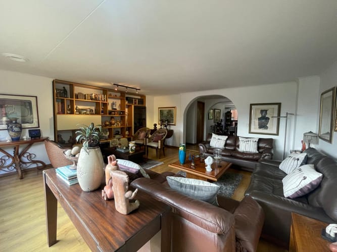Apartamento de 3 alcobas en venta en Las Lomas, Medellín, 135 m² · foto 3 de 9