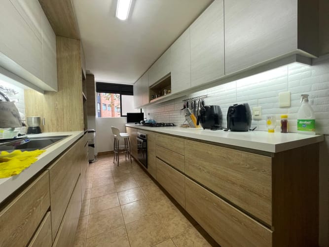 Apartamento de 3 alcobas en venta en Las Lomas, Medellín, 135 m² · foto 5 de 9