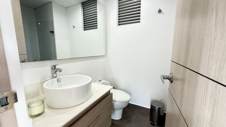 Apartamento de 2 alcobas en venta en El Castillo, Medellín, 90 m² · foto 13 de 23