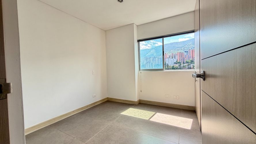 Apartamento de 2 alcobas en venta en El Castillo, Medellín, 90 m² · foto 11 de 23