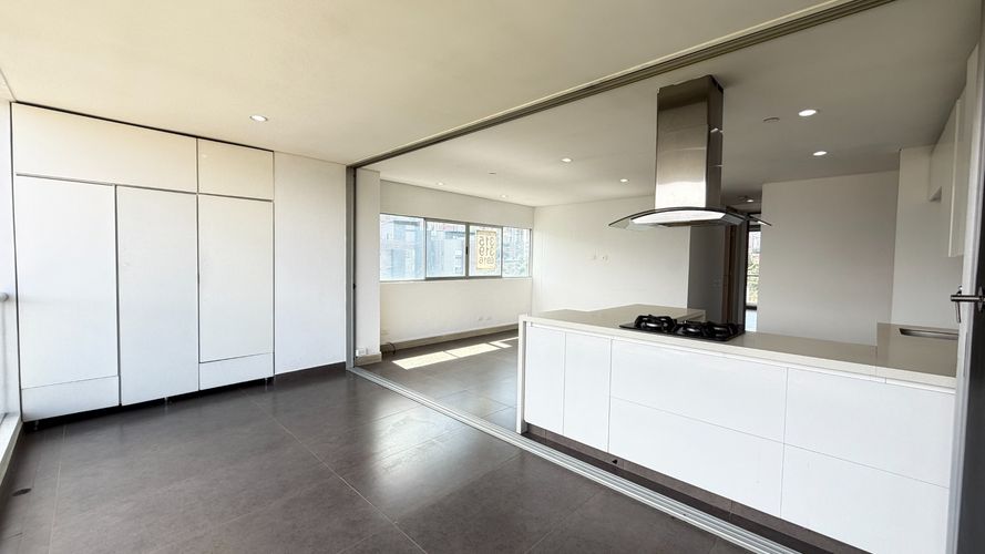 Apartamento de 2 alcobas en venta en El Castillo, Medellín, 90 m² · foto 5 de 23