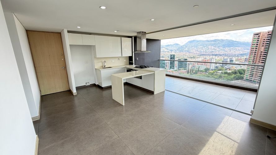 Apartamento de 2 alcobas en venta en El Castillo, Medellín, 90 m² · foto 10 de 23