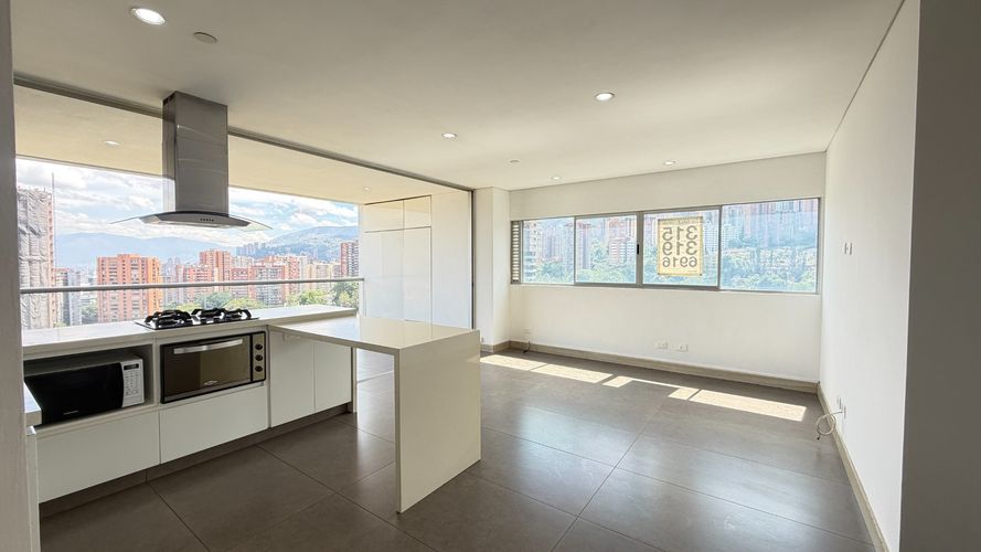 Apartamento de 2 alcobas en venta en El Castillo, Medellín, 90 m² · foto 9 de 23