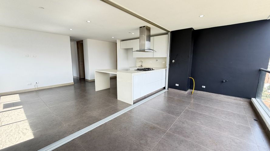 Apartamento de 2 alcobas en venta en El Castillo, Medellín, 90 m² · foto 8 de 23