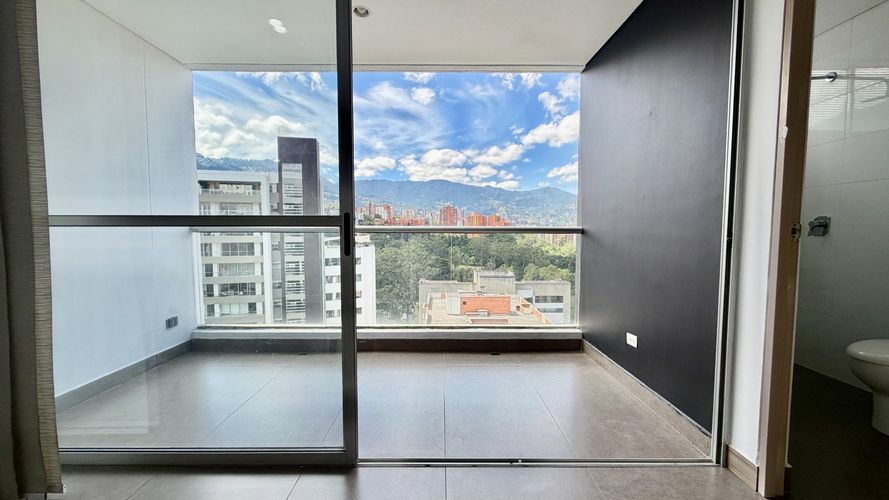 Apartamento de 2 alcobas en venta en El Castillo, Medellín, 90 m² · foto 22 de 23