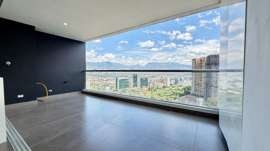 Apartamento de 2 alcobas en venta en El Castillo, Medellín, 90 m² · foto 3 de 23