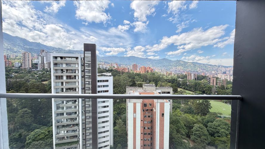 Apartamento de 2 alcobas en venta en El Castillo, Medellín, 90 m² · foto 20 de 23