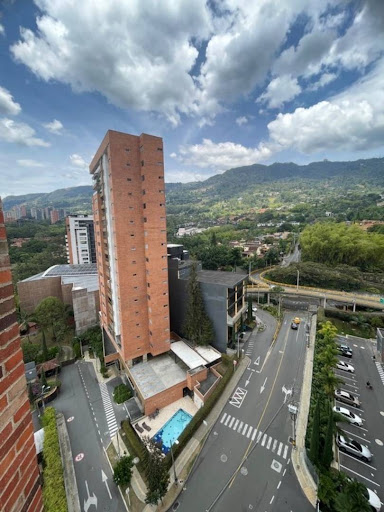 Apartamento en arriendo en Loma Del Esmeraldal, Envigado · foto 2 de 9