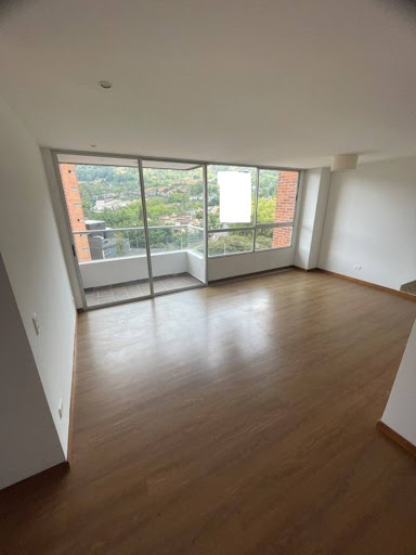 Apartamento en arriendo en Loma Del Esmeraldal, Envigado · foto 4 de 9