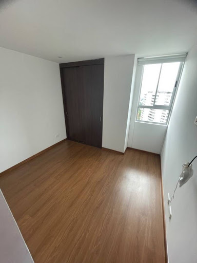 Apartamento en arriendo en Loma Del Esmeraldal, Envigado · foto 5 de 9
