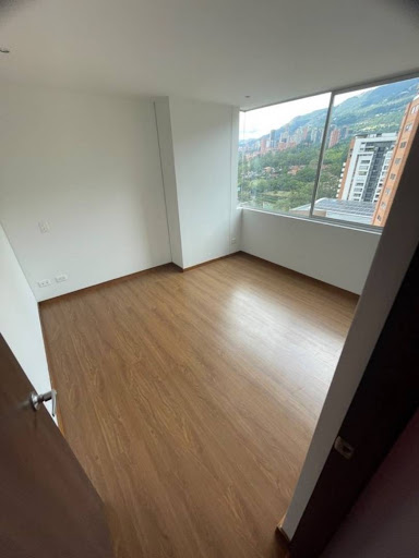 Apartamento en arriendo en Loma Del Esmeraldal, Envigado · foto 7 de 9