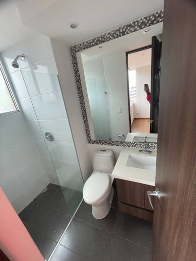 Apartamento en arriendo en Loma Del Esmeraldal, Envigado · foto 9 de 9