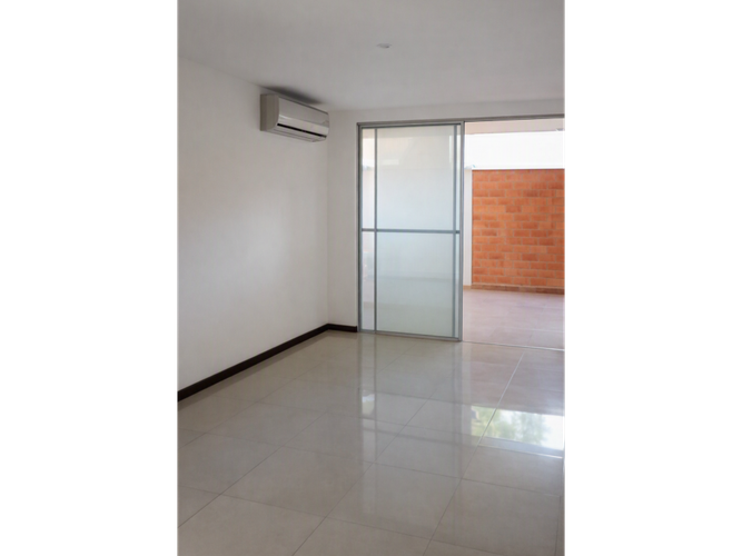 Casa de 4 alcobas en venta en El Castillo, Jamundí, 200 m² · foto 2 de 10
