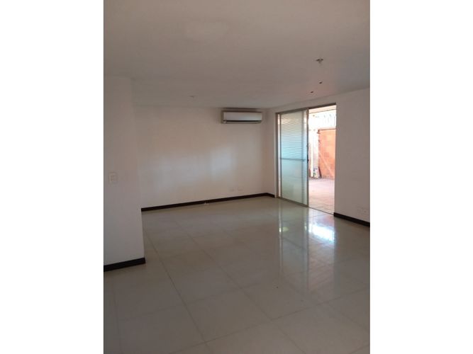 Casa de 4 alcobas en venta en El Castillo, Jamundí, 200 m² · foto 3 de 10