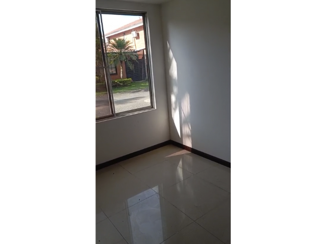 Casa de 4 alcobas en venta en El Castillo, Jamundí, 200 m² · foto 8 de 10
