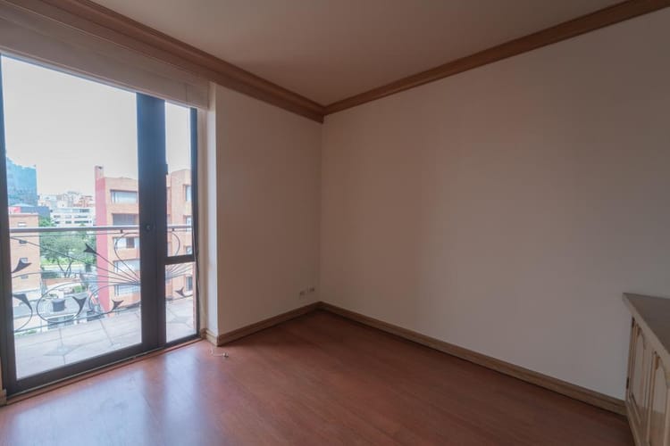 Apartamento de 3 alcobas en venta en Chico Norte, Bogotá, 141 m² · foto 3 de 12