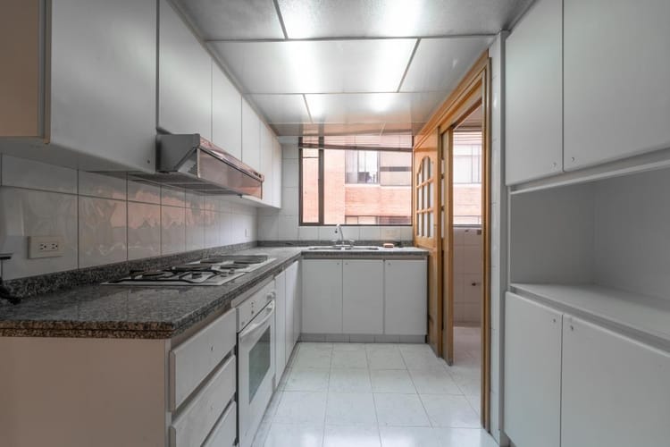 Apartamento de 3 alcobas en venta en Chico Norte, Bogotá, 141 m² · foto 4 de 12