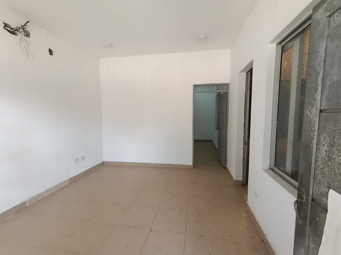 Bodega en arriendo en Urb. Vallejo, Montería, 1500 m² · foto 2 de 12