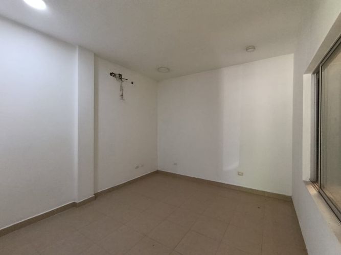 Bodega en arriendo en Urb. Vallejo, Montería, 1500 m² · foto 3 de 12