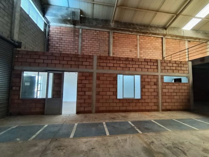 Bodega en arriendo en Urb. Vallejo, Montería, 1500 m² · foto 9 de 12