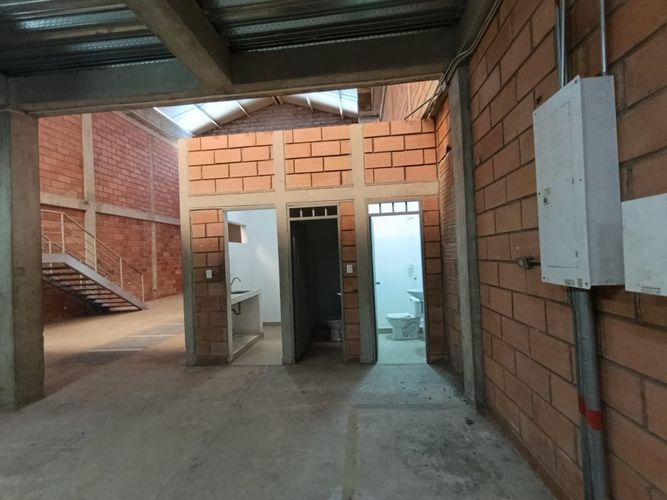 Bodega en arriendo en Urb. Vallejo, Montería, 1500 m² · foto 10 de 12