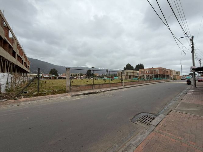 Lote en venta en Cota, 2300 m² · foto 2 de 11