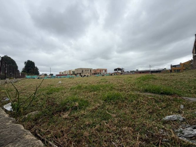 Lote en venta en Cota, 2300 m² · foto 3 de 11