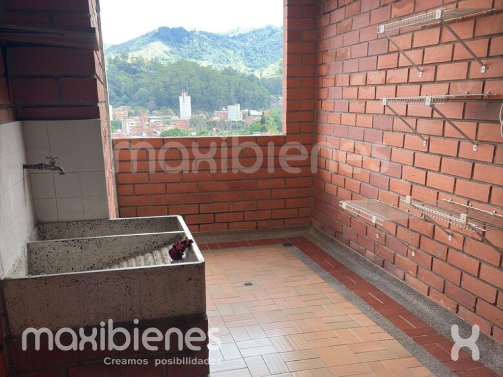 Apartamento en arriendo en La Castellana, Medellín · foto 3 de 15