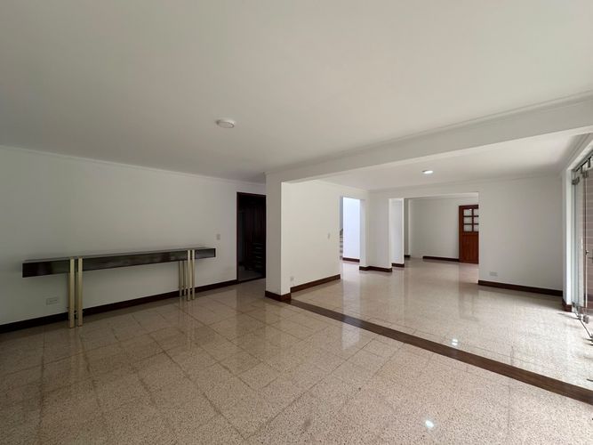 Casa de 4 alcobas en arriendo en El Poblado, Medellín, 305 m² · foto 7 de 20