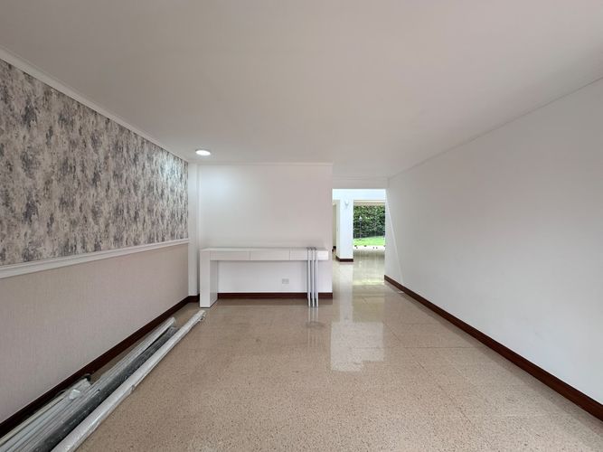 Casa de 4 alcobas en arriendo en El Poblado, Medellín, 305 m² · foto 12 de 20