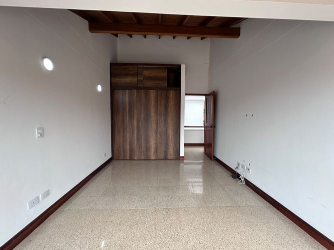 Casa de 4 alcobas en arriendo en El Poblado, Medellín, 305 m² · foto 14 de 20