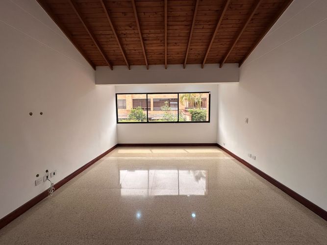 Casa de 4 alcobas en arriendo en El Poblado, Medellín, 305 m² · foto 15 de 20