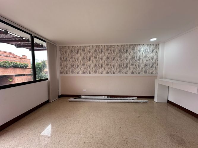 Casa de 4 alcobas en arriendo en El Poblado, Medellín, 305 m² · foto 2 de 20