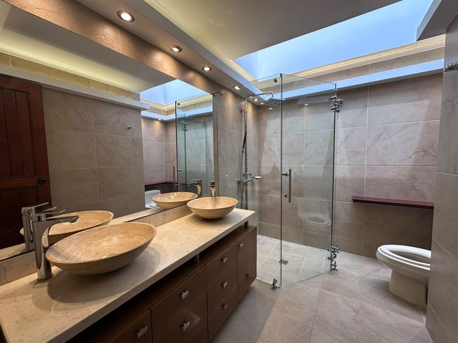 Casa de 4 alcobas en arriendo en El Poblado, Medellín, 305 m² · foto 19 de 20