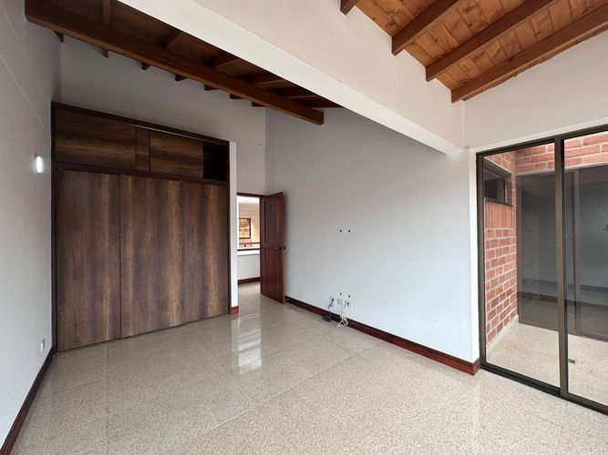 Casa de 4 alcobas en arriendo en El Poblado, Medellín, 305 m² · foto 10 de 20